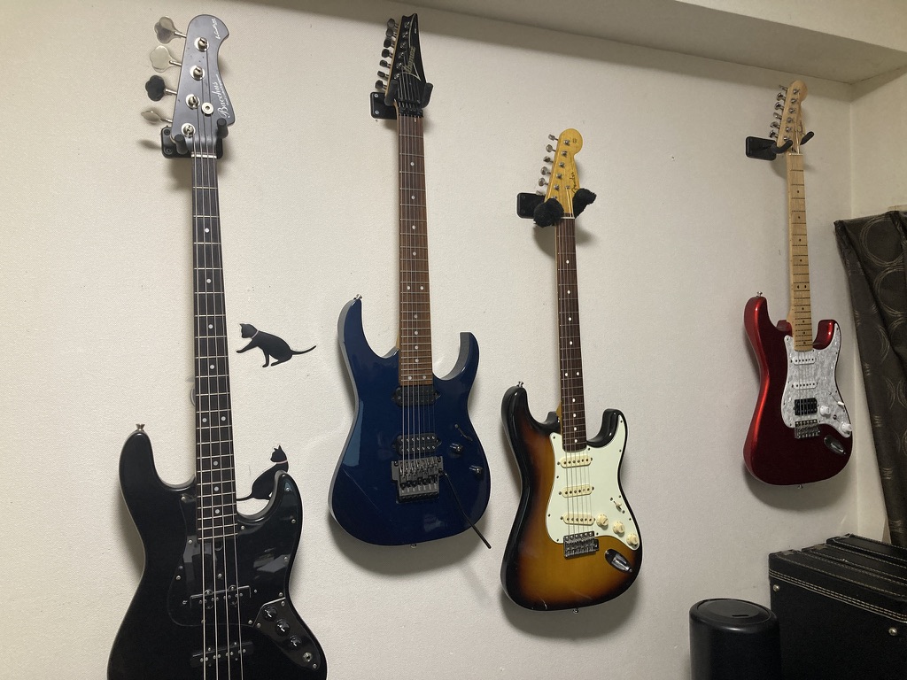 石膏ボードの壁にギターを掛ける方法
