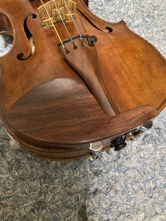 バイオリン 顎当てシタンローズ スドラド型 器材 | discovermediaworks.com