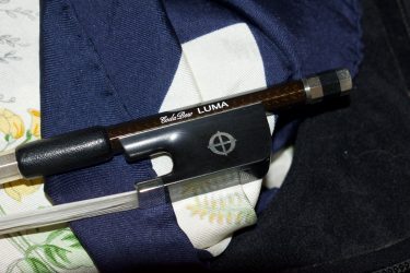 ヴァイオリン用カーボン弓 CodaBow Lumaのレビュー : Diamondシリーズとの違い、木の弓との使い分けは？プロも使える？