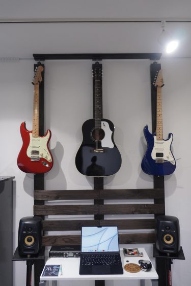 賃貸でも出来る壁掛けギターハンガーの作り方【ラブリコ、2×4材】